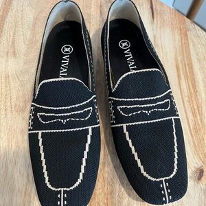 VIVAIA Black and White Women's Loafers